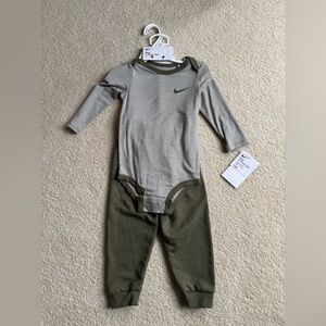 NWT Nike 2 Piece Set